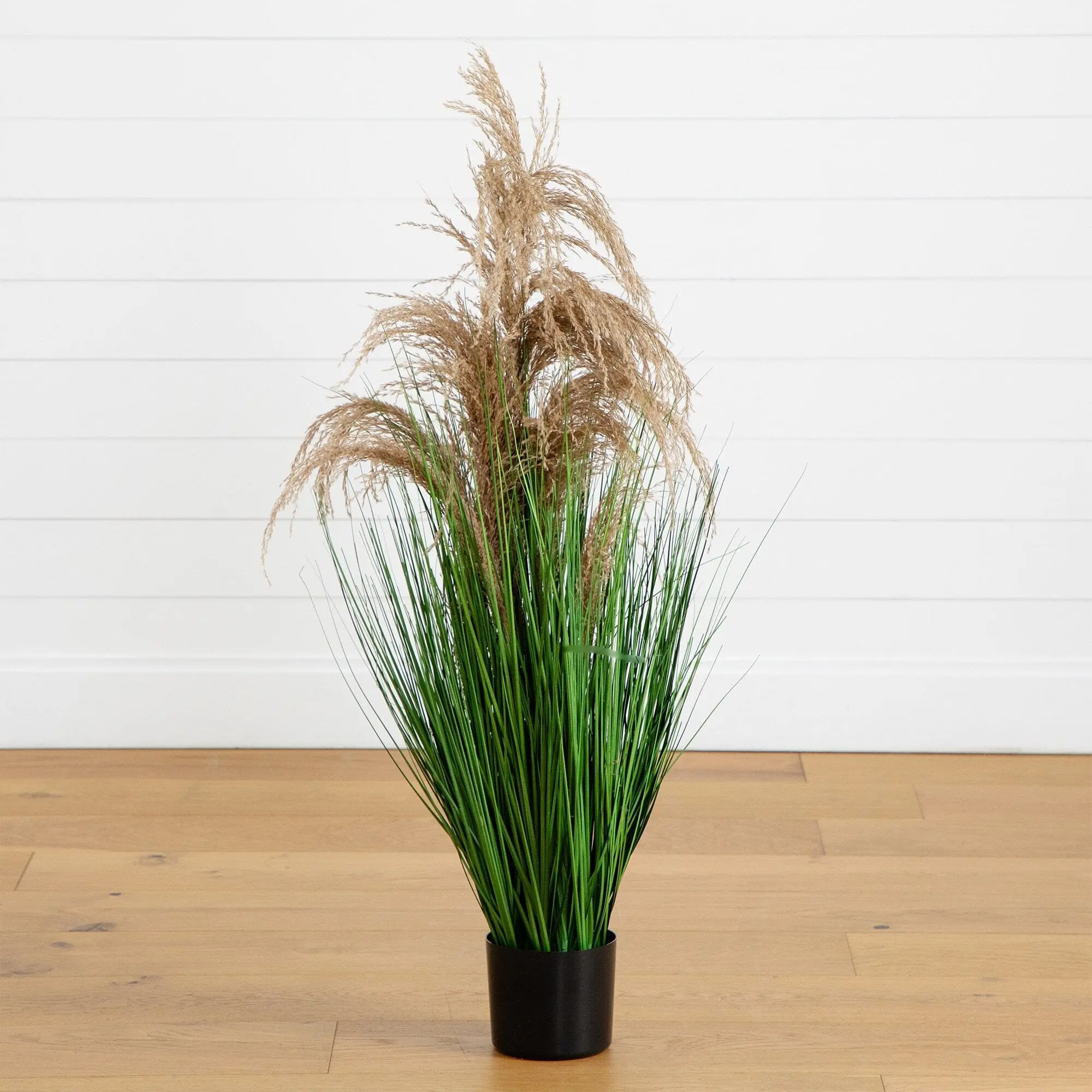 4 ft Synthetic Artificial Pampas Grass Decor - Yellowish Textured Plumes, Elegant Botanical Aesthetic, Green Foliage Fountain, Indoor/Outdoor Home Decor for Apartments, Bathroom Supplies