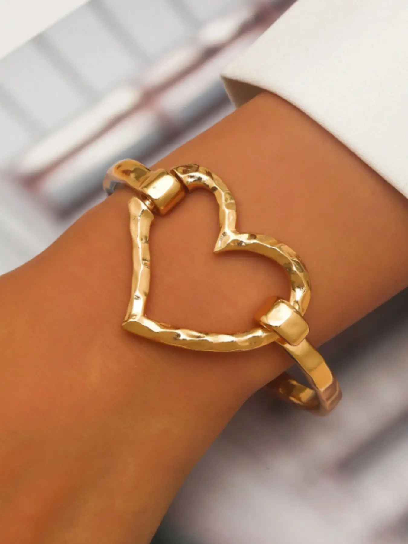 Fashionable Smooth Metal Heart Design Bracelet for Women, Perfect Gift, Heart Shaped Bracelet, Alloy Heart Bracelets