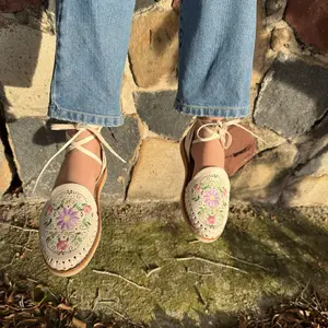 Huarache sandal lace up embroidered beige color/ leather sandals women/ huarache shoe women/huarache flats women/ Mexico huarache women