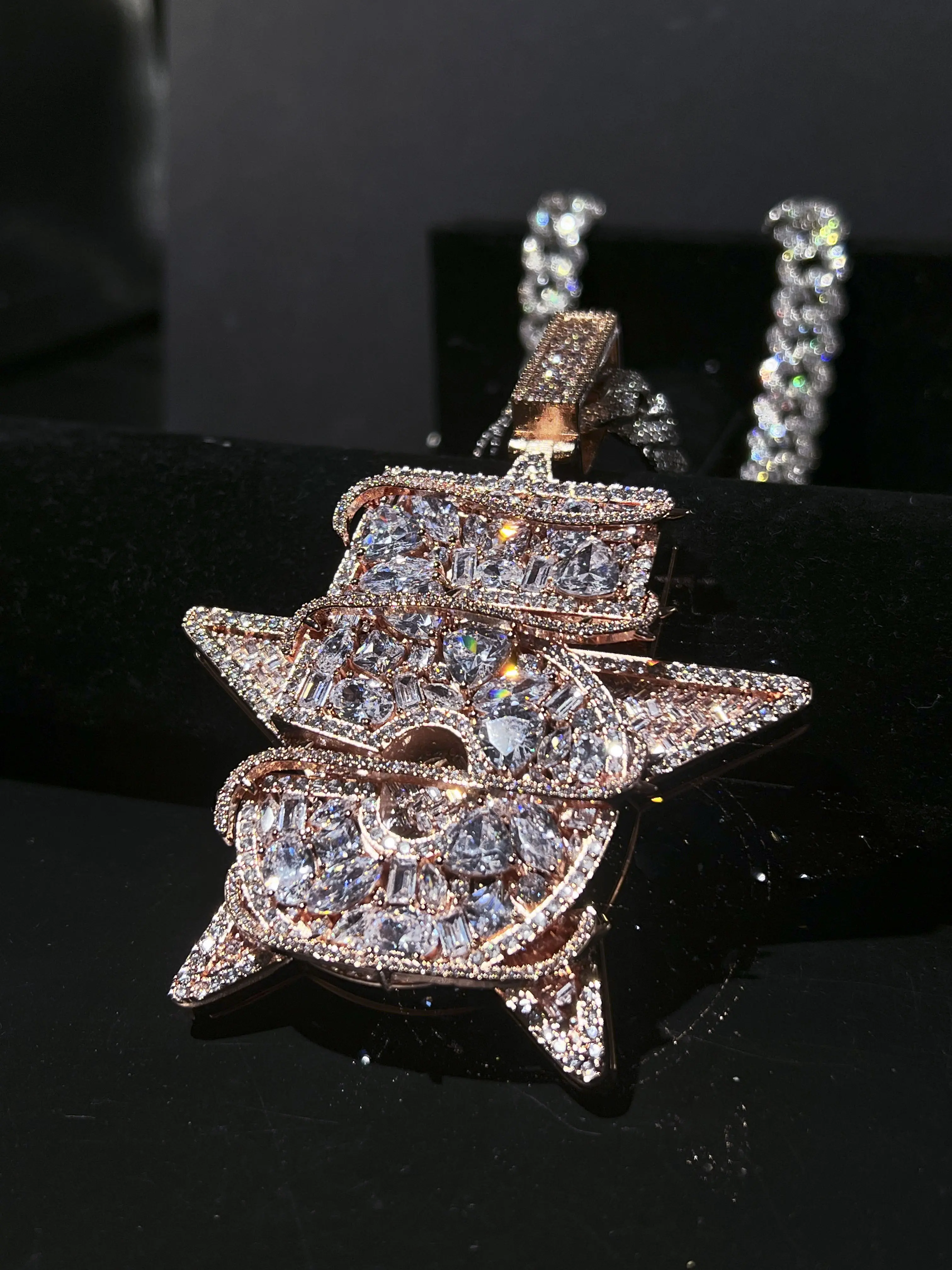 Yaoshan Star Pendant Gold-Plated Brass Fully Paved with Diamonds Luxurious Diamond Pendant VVS D Color CZ Cubic Zirconia, Fashion Trend Jewelry Pendant
