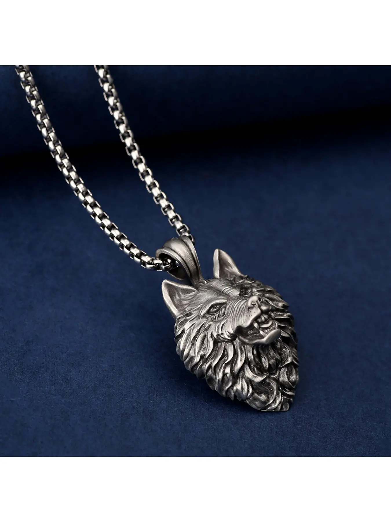 Giant Wolf Pendant with Unique Design | Ideal for Gothic, Street and Nordic Style Enthusiasts | Exquisite Craftsmanship, Exclusive High-end Accessory