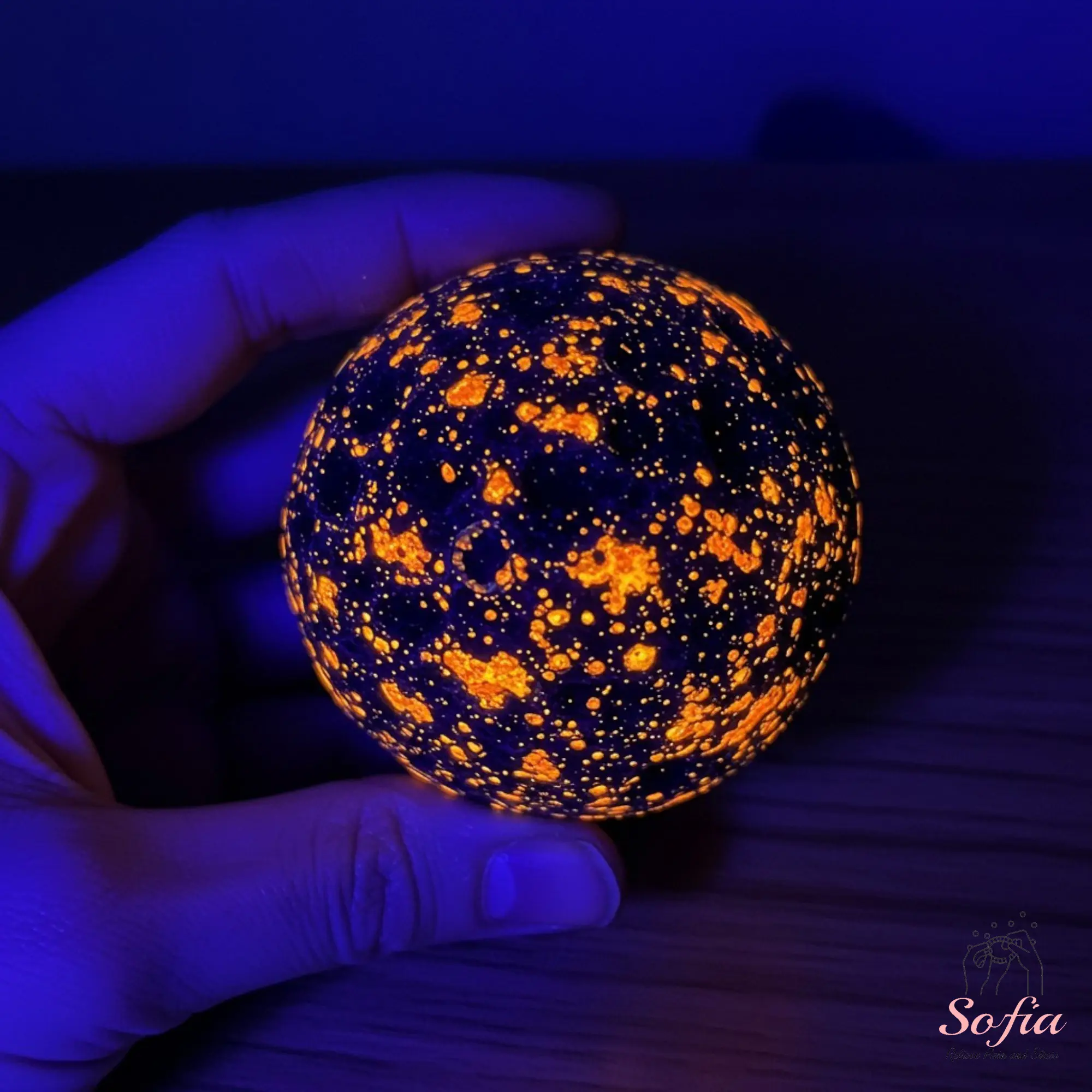 Natural Yooperlite Moon Sphere - Handcrafted UV-Reactive Crystal Ball Mineral Specimen, Witchy Things Home Desk Decoration, Unique Natural Crystal Gift for Jewelry Accessories Enthusiasts