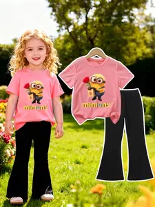 Girls' outfit "Minions Delivering Flowers Cute and Sweet" - a cartoon Minion holding a rose printed T-shirt + flared pants set. It's soft, cute, and heartwarming, full of childlike charm. It's comfortable and eye-catching for daily outings / casual wear.