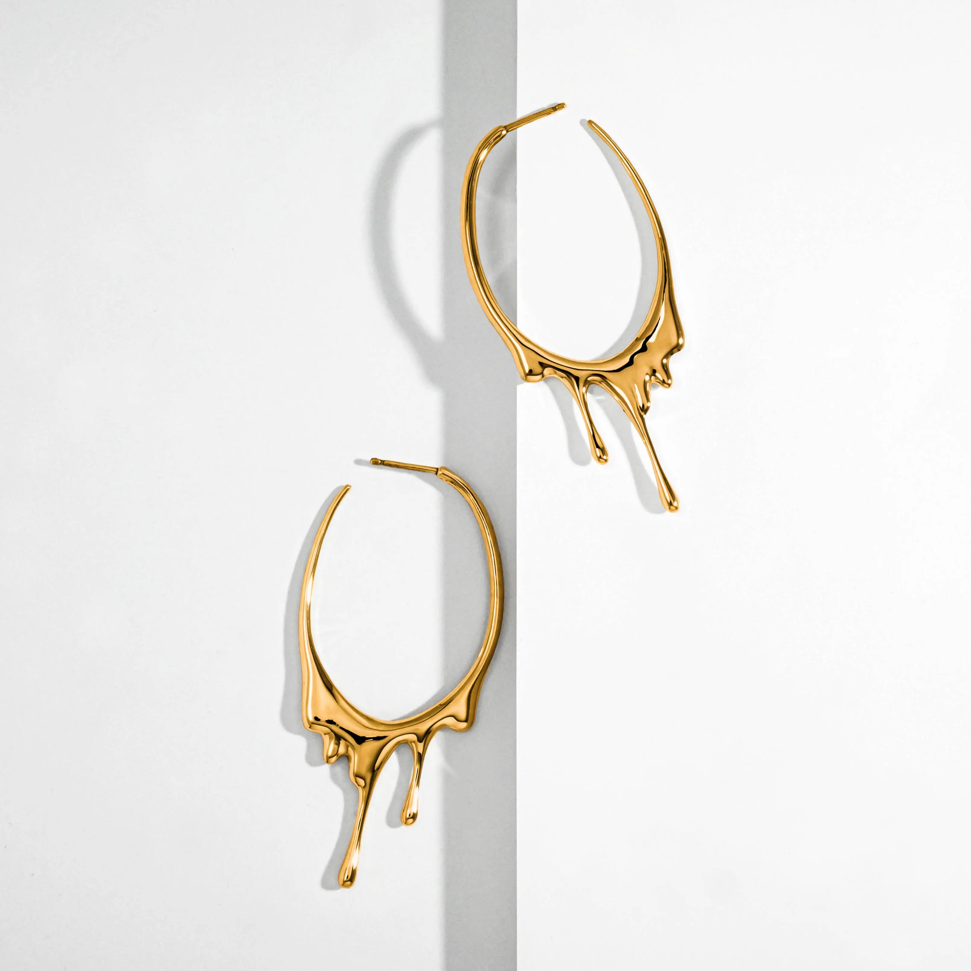 Dripping Oval M Hoop Earrings