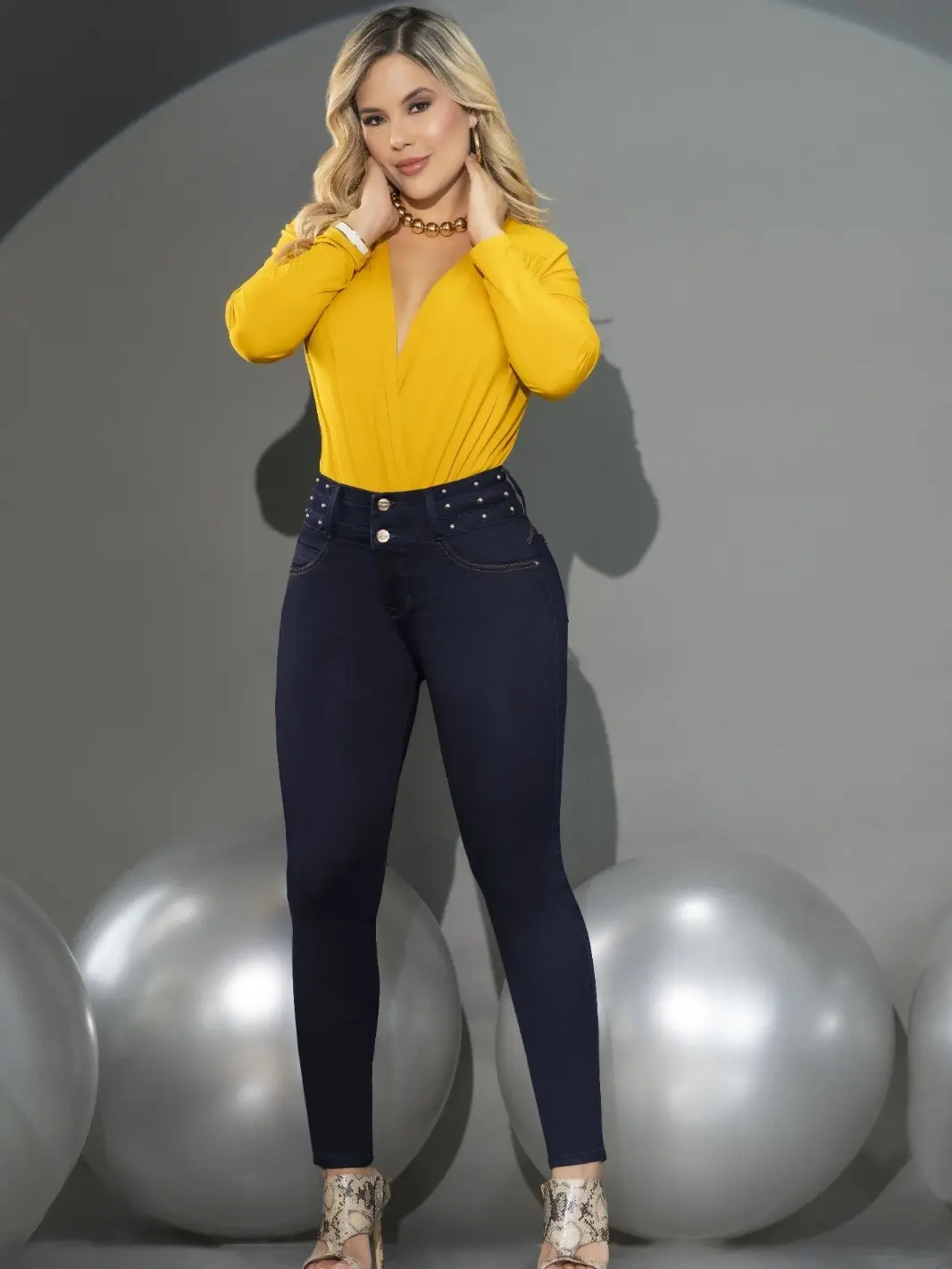 High waist tummy control Colombian jean, butt lifting jean, stretch and skinny fit. Original Colombian pants