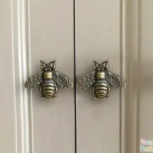 Retro Bee Honeycomb Cabinet Knobs 6-Piece Set, Vintage Striped Zinc Alloy Drawer Pulls, Decorative Furniture Hardware Accessories for Kitchen Cupboard, Dresser & Home Cabinet Decor