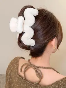 Cute Plush Hair Claw, Fashionable Hair Accessories for Women & Girls, Minimalist Headwear Suitable for Thick Hair, Fashion Hair Accessories for Party, Daily Clothing Decor, Fuzzy Hair Clip