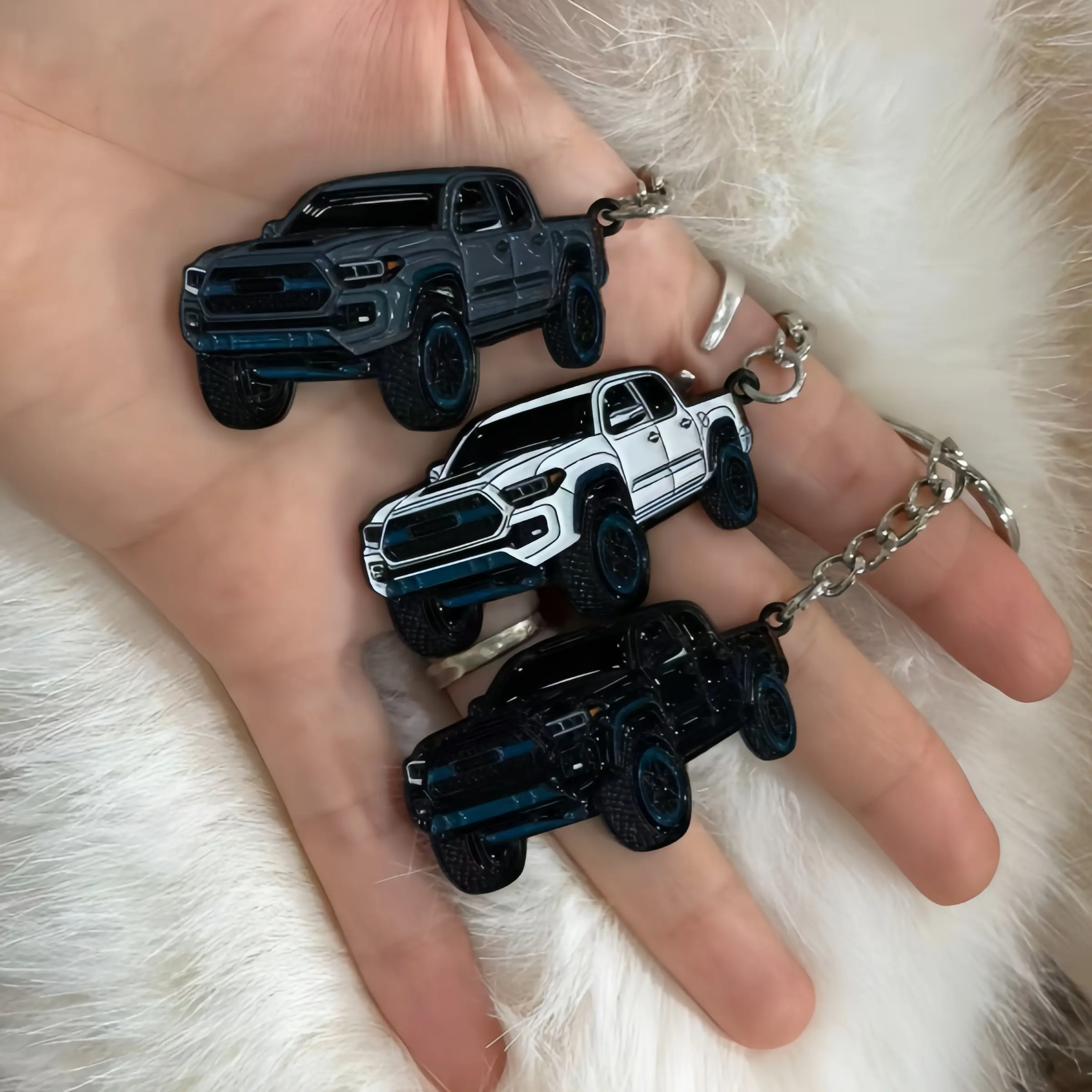 Double-Sided Metal Enamel Truck Keychain - Smooth, Lightweight, Fade & Scratch Resistant, Vivid Enamel Detail, 4x4 Overland Accessory, Popular for Offroad Pickup Owners, Gift for Taco Mid-Size Pickup Fans (Birthday/Anniversary)