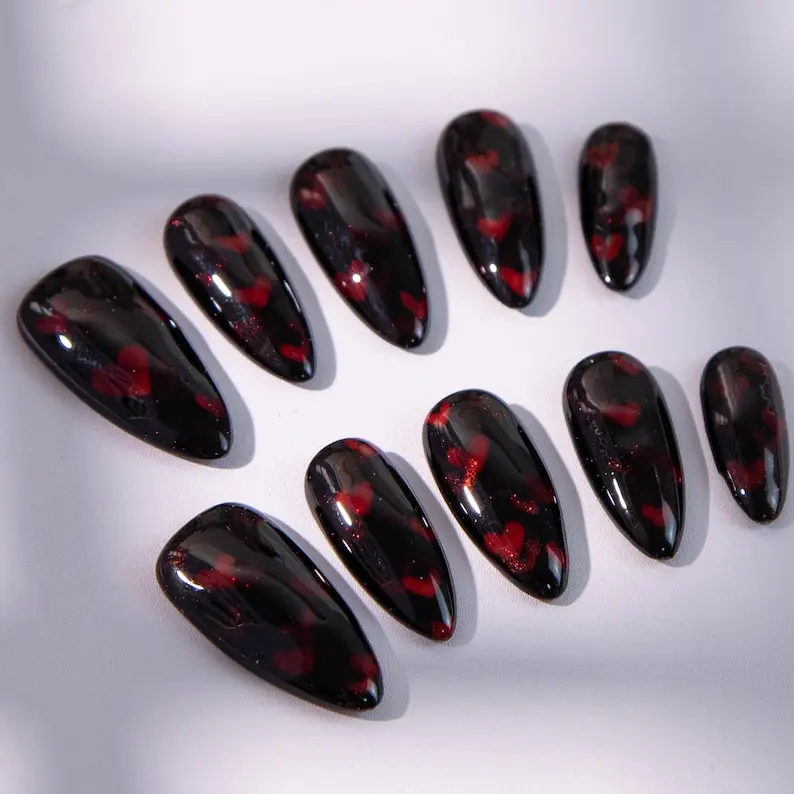 Mysterious Elegant Heart Press On Nails Fiery Heart Nail Art Gothic False Nails with 3D Gold Accents for Special Occasions