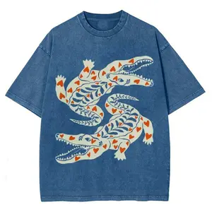 Sunlandshed Heart-shaped Crocodile Print T-shirt, High-quality Batik Retro Fashion Brand T-shirt, Unisex T-shirt, Casual Attire T-shirt, Holiday Gift, Perfect Present. pink