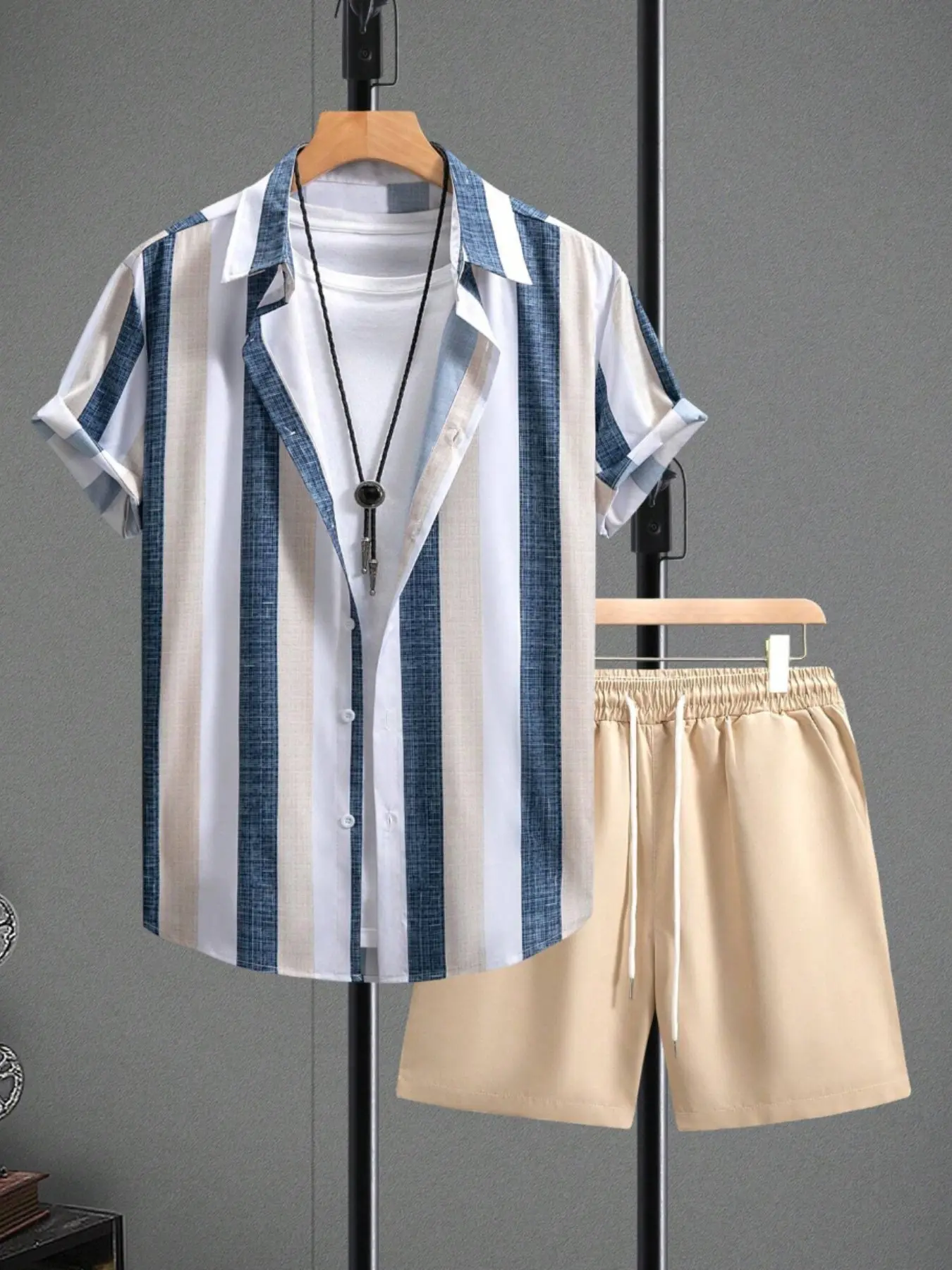 Summer Men's Classic Casual Vacation Vertical Stripe Print Set, Collared Short-Sleeve Shirt and Beach Shorts Two-Piece Outfit Set, Slim-Fitting Striped Menswear Set, Matching Sets, Shorts Sets Outfits