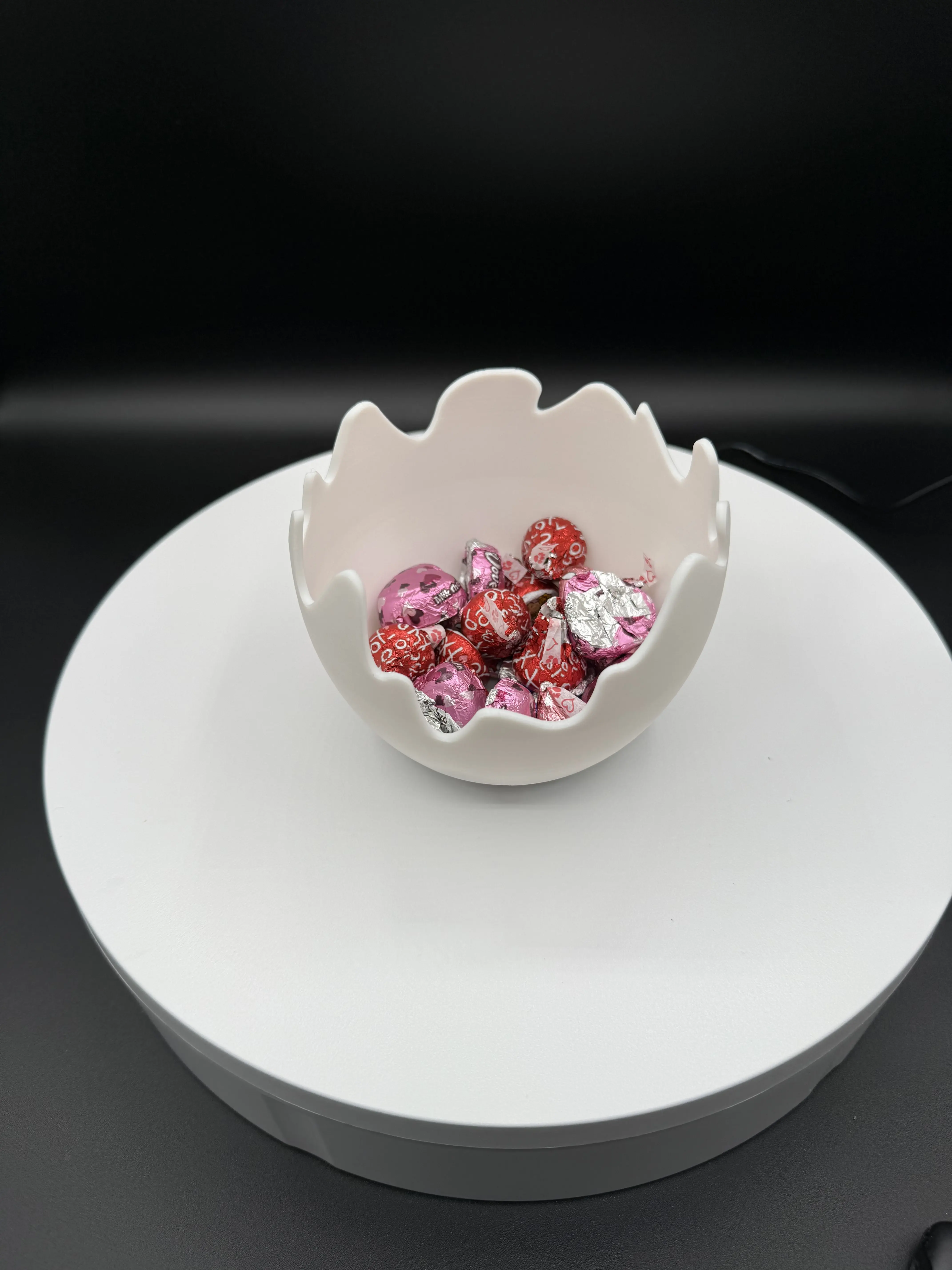 Cracked Egg Bowl - Easter Candy Dish or Spring Decor - 3D Printed Egg Bowl - Easter Treat Holder - Easter egg - bunny