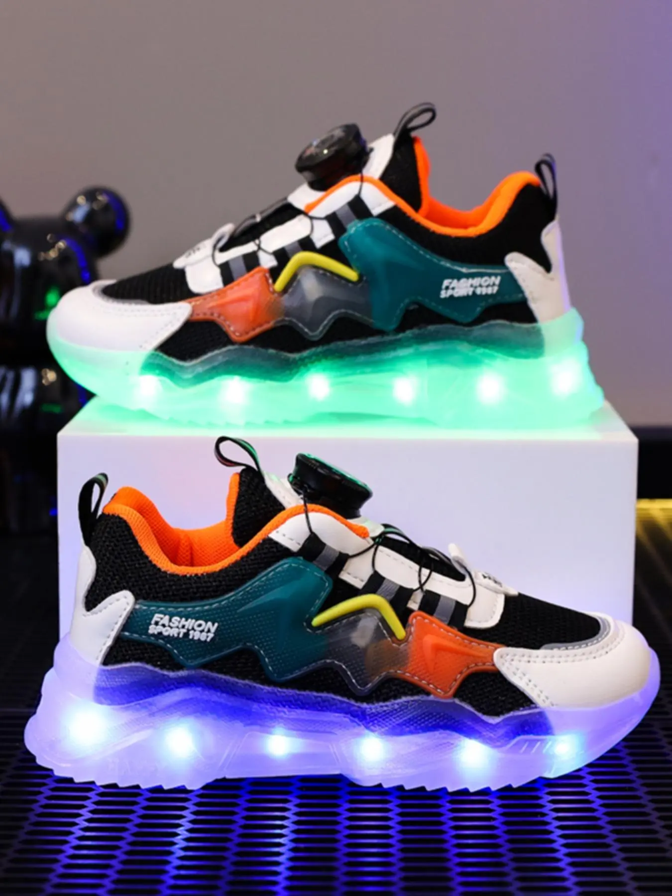 Usb Rechargeable Led Light Up Luminous Sneakers, Fashionable Lace Up Low Top Rotate Button Sneakers for Boys & Girls, Casual Breathable Comfortable Sports Running Shoes, Youth Fashion Shoes, Lace Up Trainers