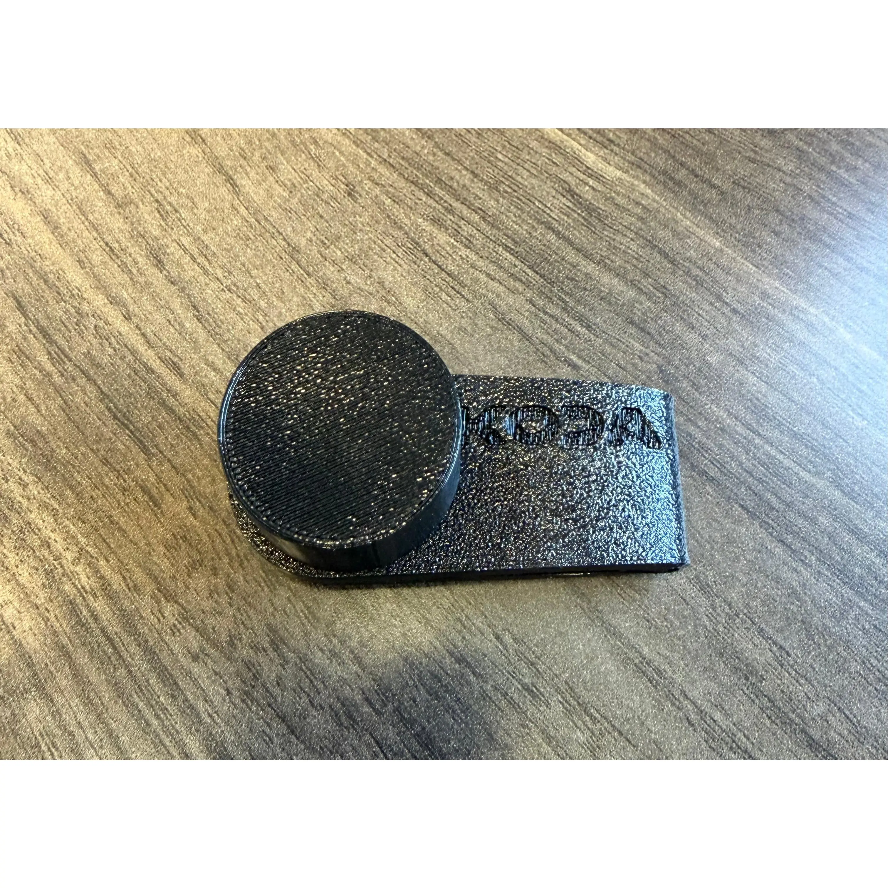 Magnetic Clip-On Cue Chalk Holder with Belt Clip, Portable Design with a Metallic Finish for Billiards and Snooker Cues, Belt Clip Type, Billiards Cues