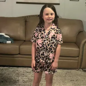Children's 2-piece pajamas set, Collared pajama set, summer comfortable pajamas, leopard and bowknot pattern, short-sleeved shorts for girls and boys, daily wear clothing, Pajama clothes, can be machine washed and worn outside