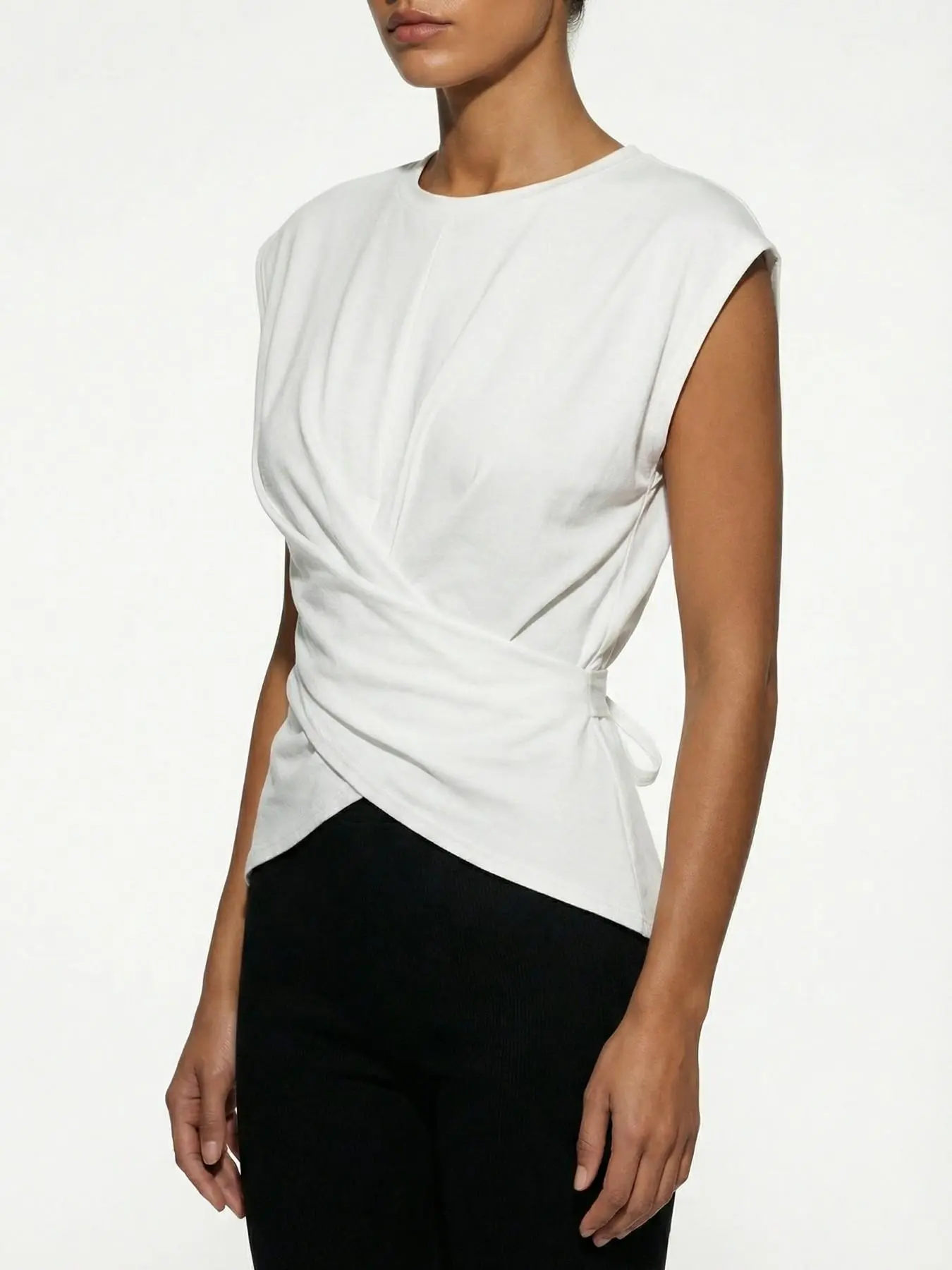Spicy girl style white crisscross knotted waist-cinching sleeveless top, lace-up Adjustable Asymmetrical irregular designed base shirt, simple and atmospheric spicy girl casual blouse for spring and summer Fit, Asymmetrical Hem Top