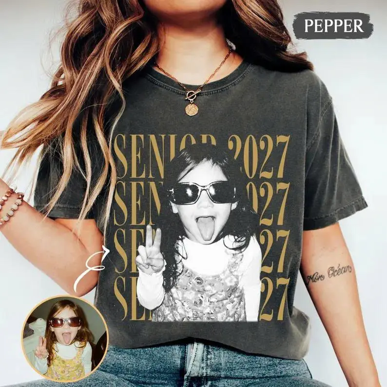 Personalised Vintage Photo And Year Senior Shirt: Custom Graduate Picture , Class of 2027 Graduation Gift, Retro Senior Boy Girl