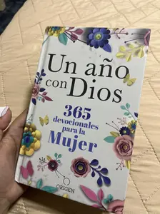 Un año con Dios: 365 devocionales para la mujer / A Year with God. A Devotional for Women (Spanish Edition)