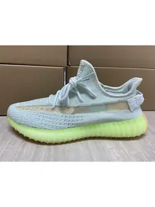 Couple daily unisex trendy shoes adapt to synchronous outing dressing rhythm, integrate diverse fashion elements to balance visual beauty, suit dating shopping leisure occasions and serve as a must-have trendy item all year round.