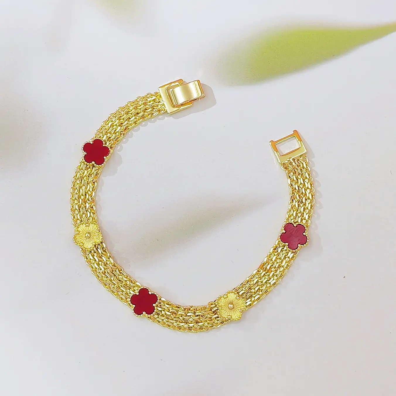 Red mixed pure flowers