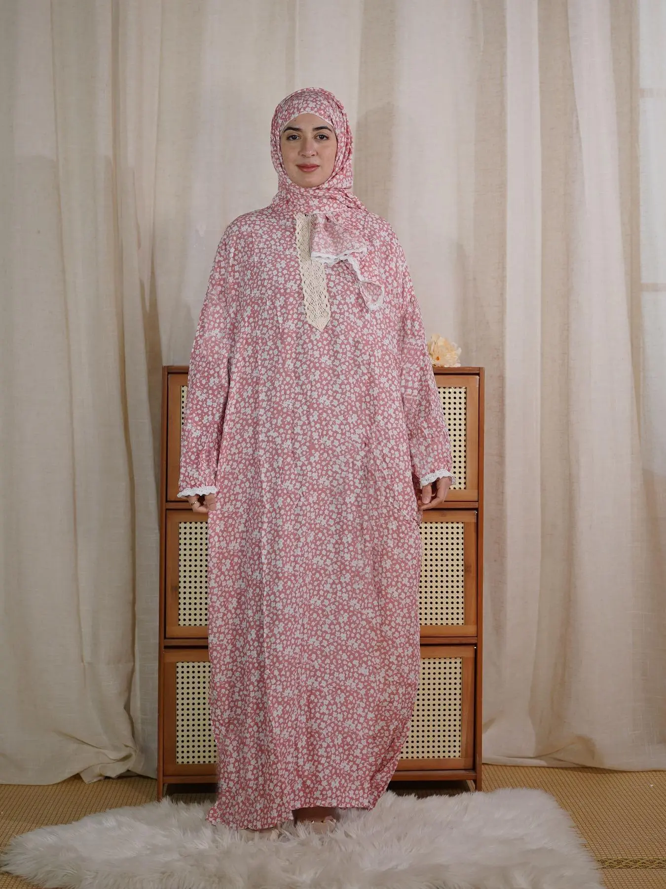 Women's Ditsy Floral Print Contrast Lace Lettuce Trim Arabian Hijab All-in-one Dress, Elegant Bishop Sleeve Zipper Long Sleeve Maxi Muslim Dress, Ladies Islamic Clothing for All Seasons, Modest Style Dress, Maxidresses, Modesty Muslim Clothing