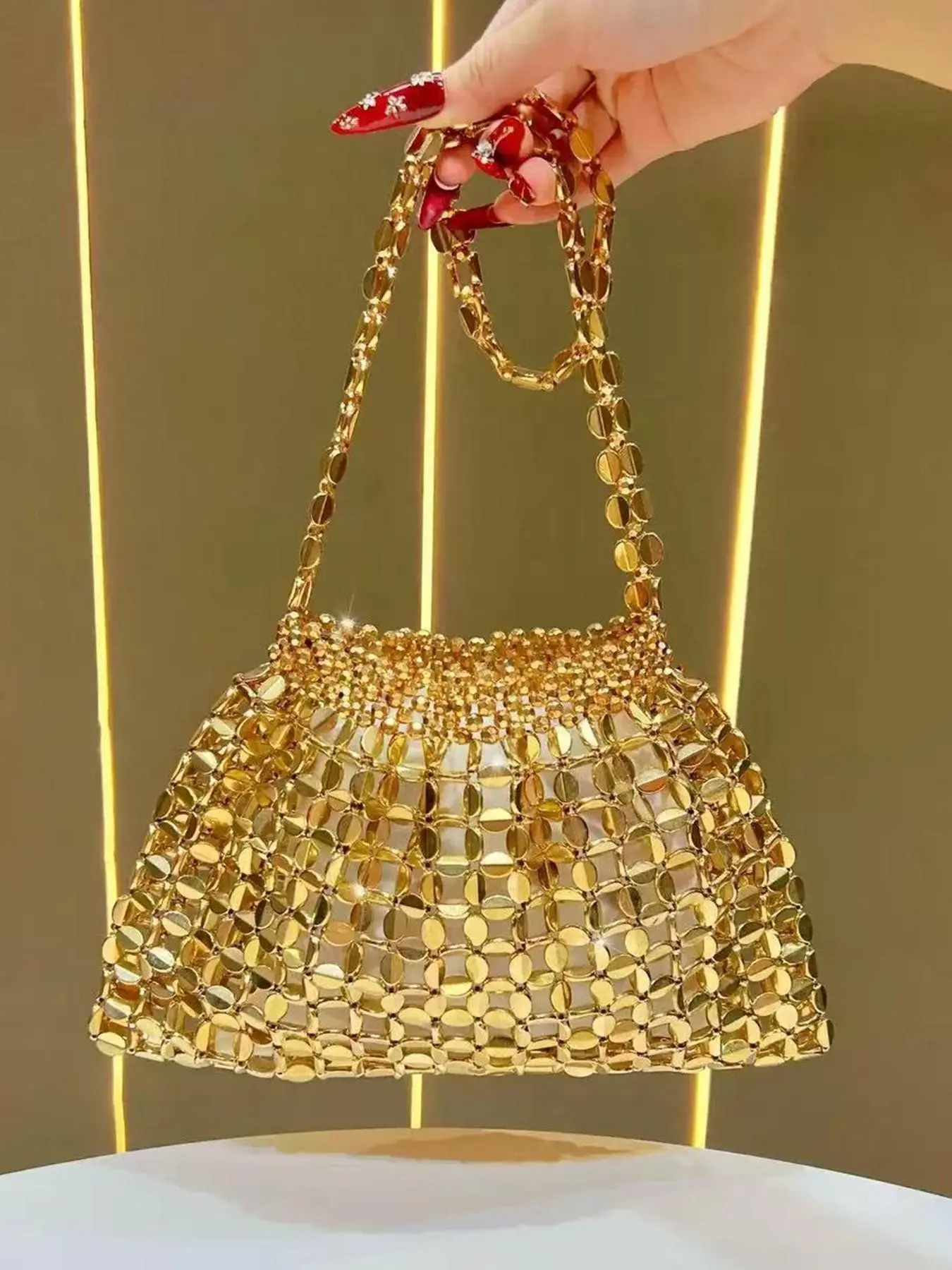Silver metal ring woven chain shoulder crossbody bag, Fashionable Unique Bags, Fashion Crossbody Handbag, creative cloud shape, small and versatile, Boho Style Crossbody, suitable for attending banquets, shopping