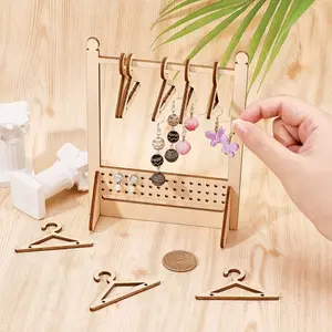 1 set of wooden earring display stand, equipped with 8 hangers, cute jewelry display stand, earring stand, stud display stand, suitable for retail display and personal exhibition, size 12X6X15 cm, hanging jewelry storage rack.