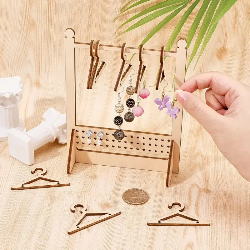1 set of wooden earring display stand, equipped with 8 hangers, cute jewelry display stand, earring stand, stud display stand, suitable for retail display and personal exhibition, size 12X6X15 cm, hanging jewelry storage rack.