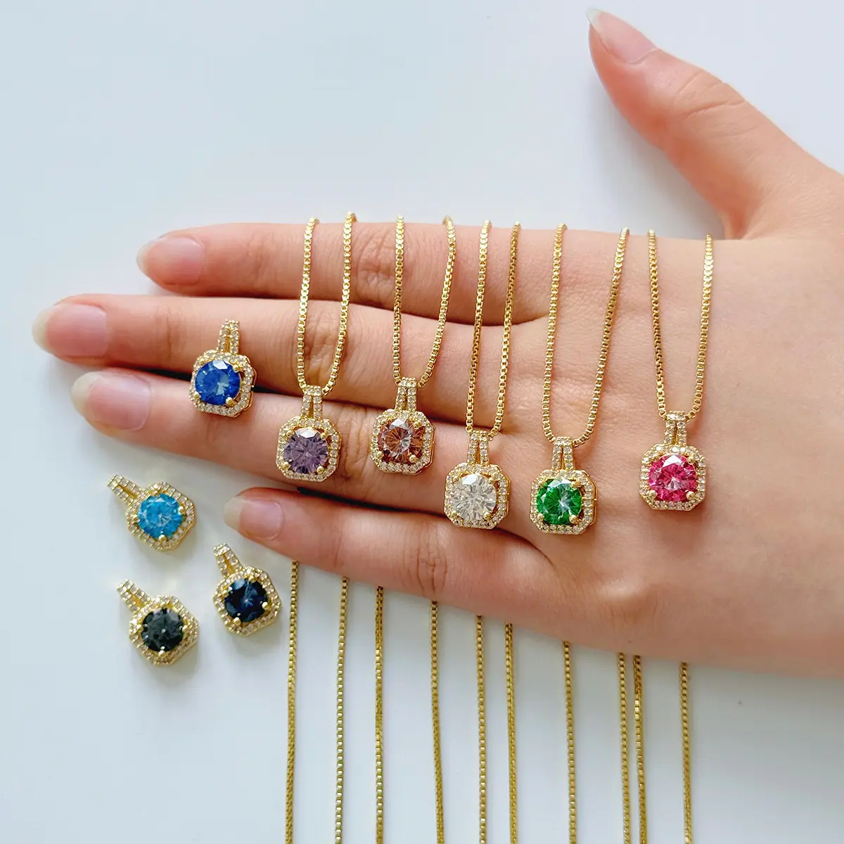 Loveden copper inlaid zircon multi-color perfume bottle pendant versatile trendy necklace for girls, fashionable pendant, light luxury accessory