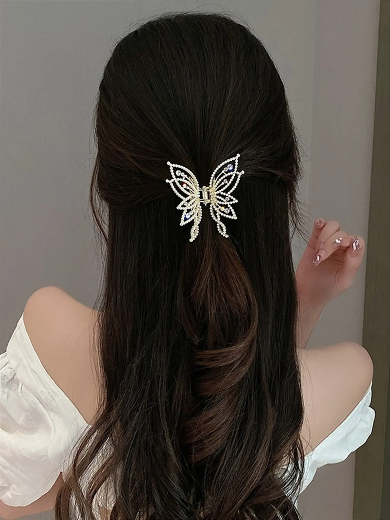 1 piece of ladies' sweet and elegant rose gold butterfly hair clip, low-key luxury inlaid with sparkling rhinestones and pearls, suitable for daily travel, party and party matching fashion hair accessories and claws