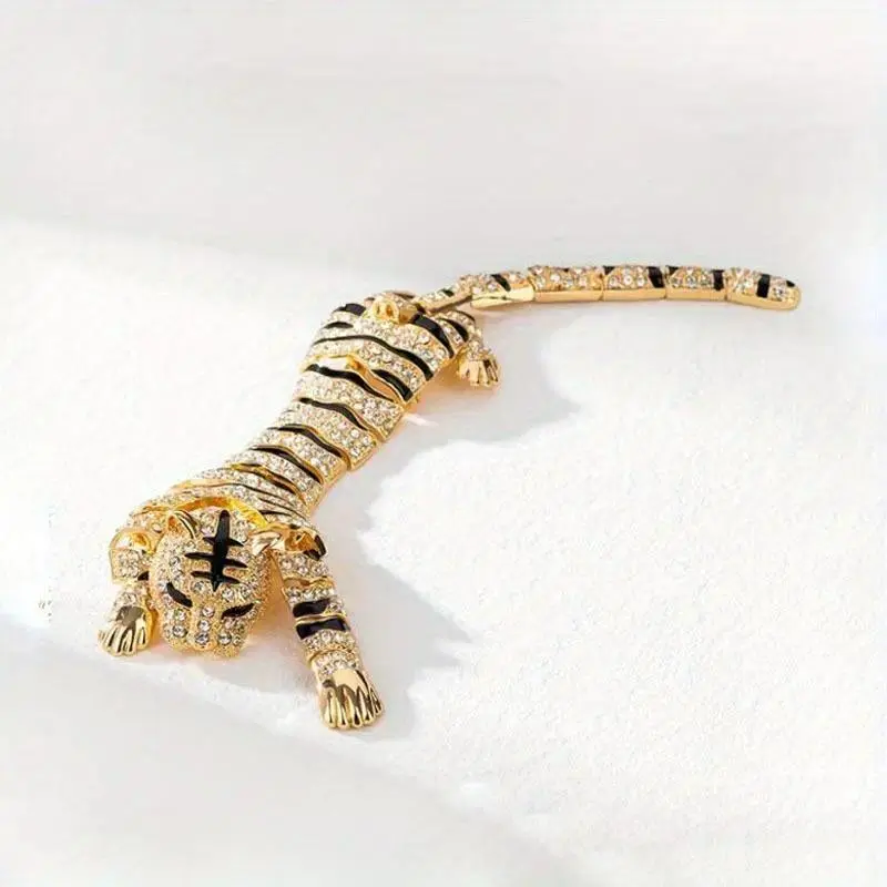 Vintage Tiger Brooch with Rhinestones | Luxurious Zinc Alloy & Full Diamond Inlay | Unisex Beaded Pendant for Men Accessories | Ideal for Holiday Gifts & Formal Outfits