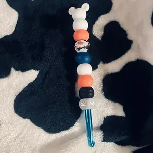 White Mouse Beaded Crochet Hook (Size K)