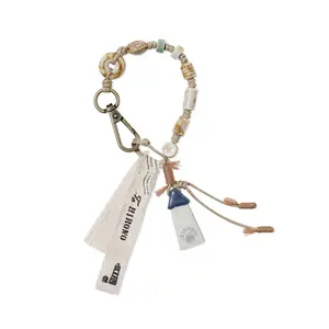 [Spanish] – Hirono Living Wild – Freedom Island Amuleto Decorativo