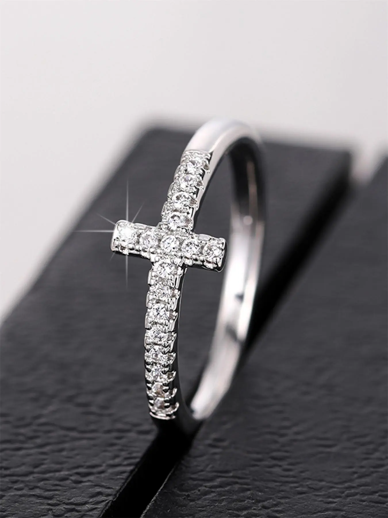 Women's Elegant Rhinestone Decor Cross Design Promise Wedding Ring for Gift, Trendy Exquisite Engagement Ring, Pave Ring, Chic Luxury Jewelry As Gift for Girlfriend, Valentine's Day, Gift, Promise Ring Gf, Beautiful Rings