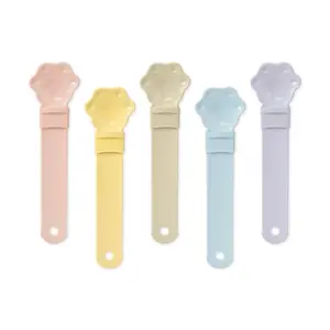 Cat Treat Feeder - Interactive and Mess-Free Dispenser for Your Feline Friend