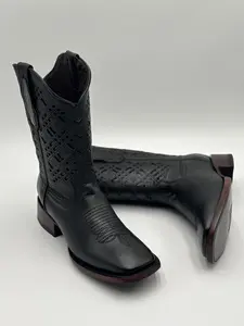 Bota- Piel Lisa Negro Con Bordado