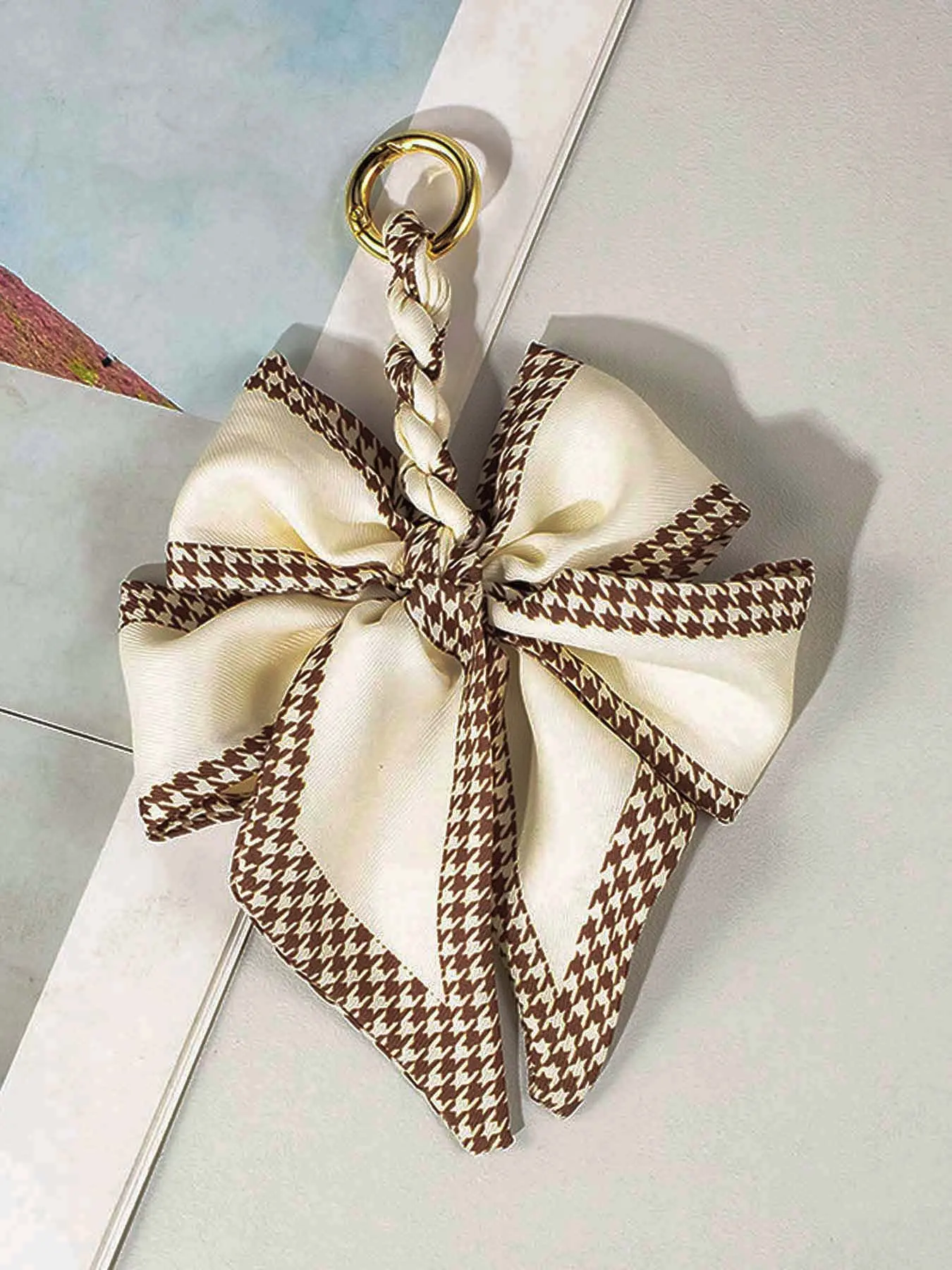 Niche retro elegant houndstooth border bow keychain, personalized creative shape, hand-woven rope metal ring exquisite pendant, small and exquisite versatile fashion, shoulder crossbody bag small object pendant, Trendy cute keychain, Stylish keychain