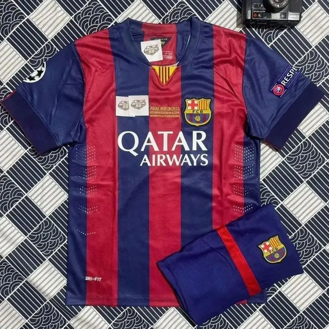 FC Barcelona Retro 2015 Football Club Kit, Collectibles Jersey for Fans