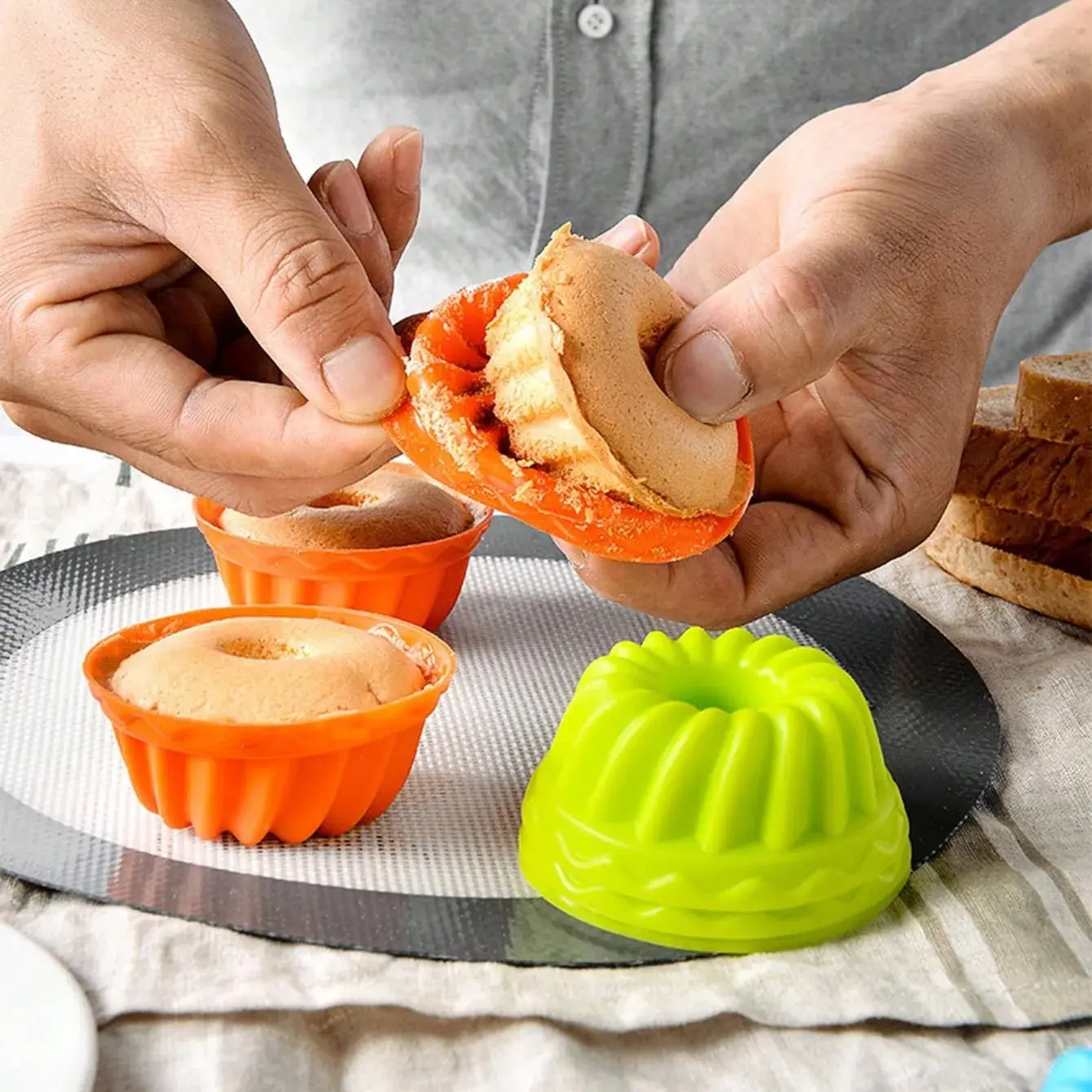 Reusable Silicone Cup Liners, Non-Stick Baking Molds for Pudding & Tart Shells, Random Colors, Durable Kitchen Tools