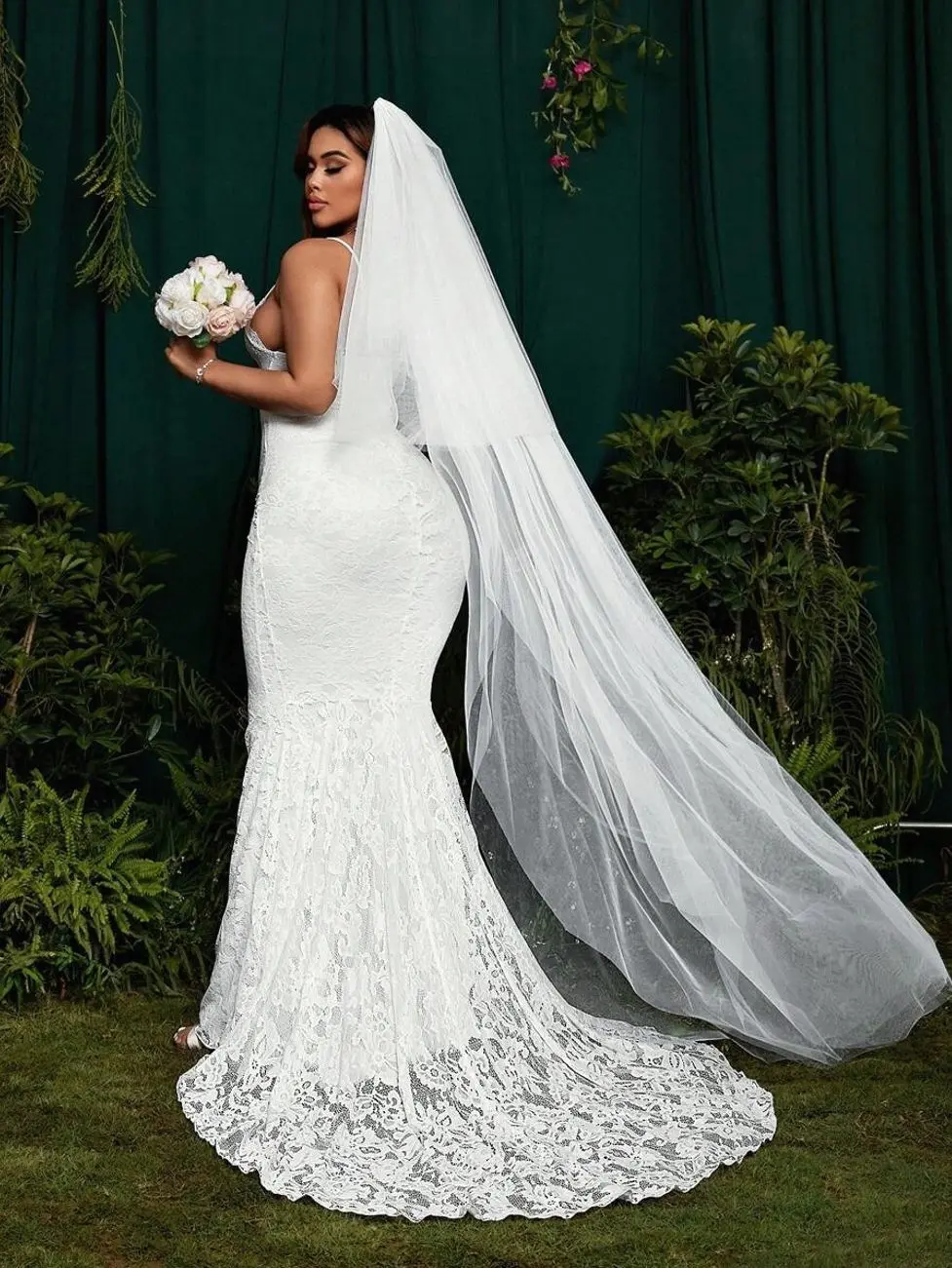 Plus Size White Lace Spaghetti Strap Mermaid Dress, Fitted Bridal Wedding Gown