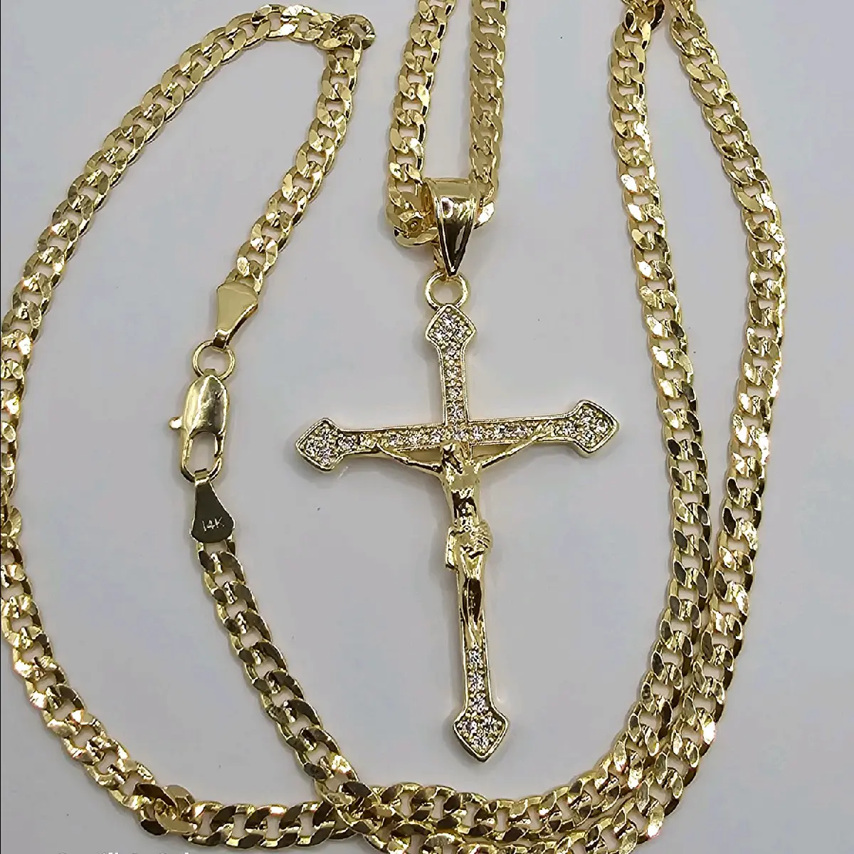 CHRIST ON THE CROSS clear stones Cuban link chain gold-plated CHRIST ON THE CROSS clear stones Cuban link chain gold-plated