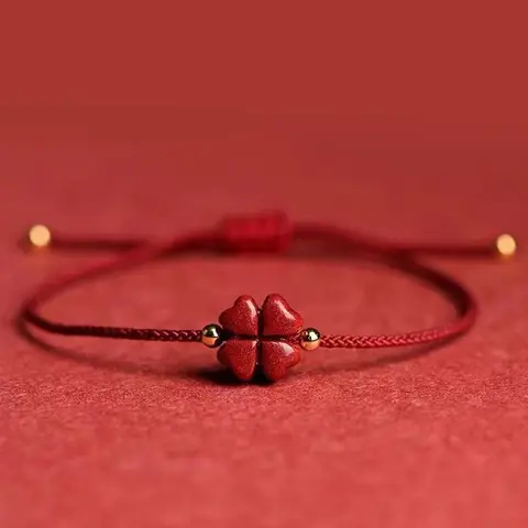 The four leaf clover rope bracelet is hand woven with lucky grass hand rope, Braided Bracelet, Boho Style Bracelet, suitable for daily wear, vacation and dating occasions, and is also a surprising and exquisite small gift.
