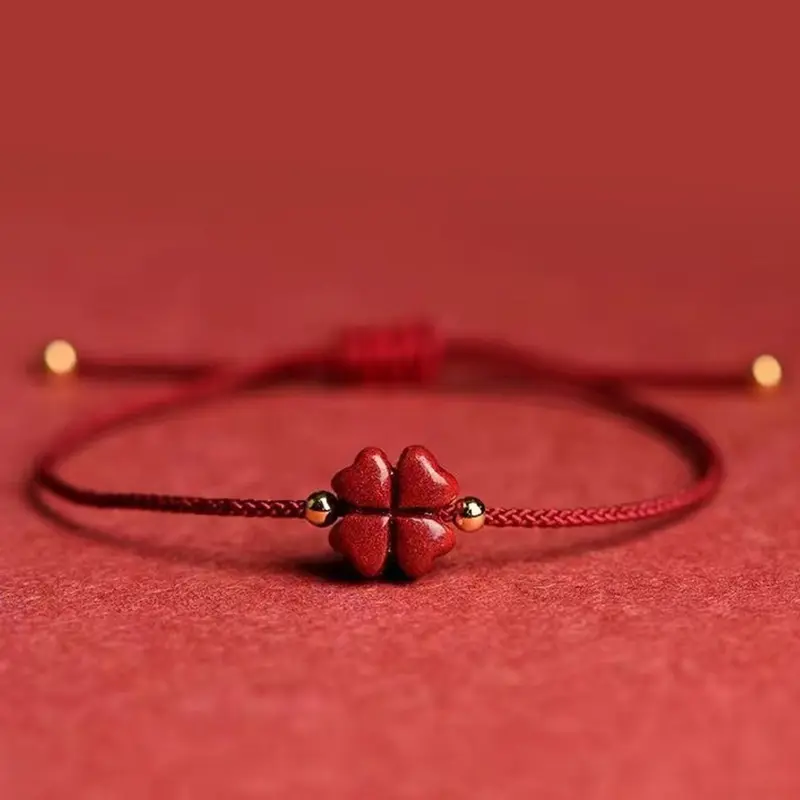 The four leaf clover rope bracelet is hand woven with lucky grass hand rope, Braided Bracelet, Boho Style Bracelet, suitable for daily wear, vacation and dating occasions, and is also a surprising and exquisite small gift.