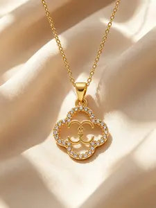 1Pcs Four-Leaf Clover Zircon Sparkling Necklace, Featuring A Double C Embracing An Anchor, Symbolizes The Sentiment Of "Never Leaving Each Other's Side" In One Necklace. It Embodies Both Luck And Romance, Making It An Ideal Gift For Special Occasions