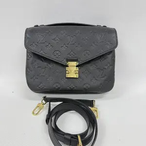 Pre-owned Louis Vuitton camvas Messenger Bags metis handle bag black leather【BF 12U】