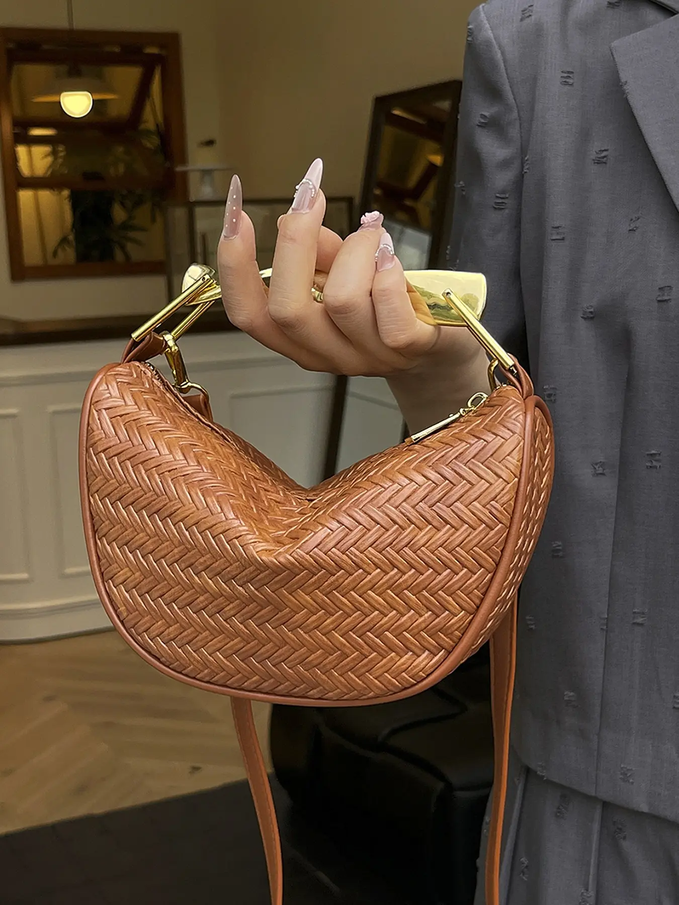 Retro woven crescent bag, metal handle niche design handbag, unique creative design, versatile and available in multiple colors, suitable for daily commuting, shopping, afternoon tea, etc., Crossbody Hobo Handbag, Pu Leather Bag, Casual Everyday Bag