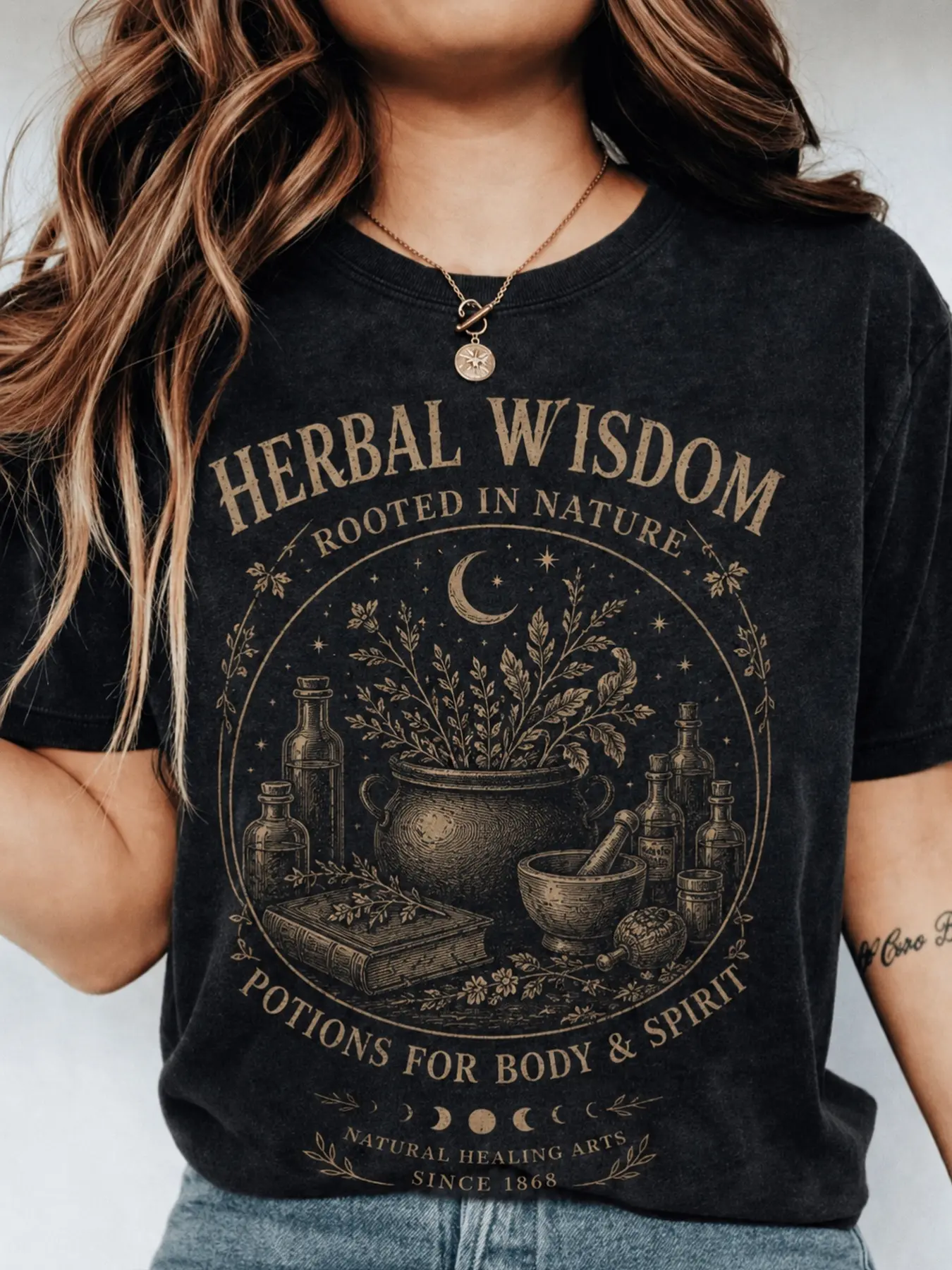 Raven Apothecary Graphic Vintage Witchy T-Shirt for Women, Gothic Bird Lover Tee Shirt for Halloween Party, Summer Vacation, Graduation, Casual Outdoor Travel, Mystical Cottagecore Novelty