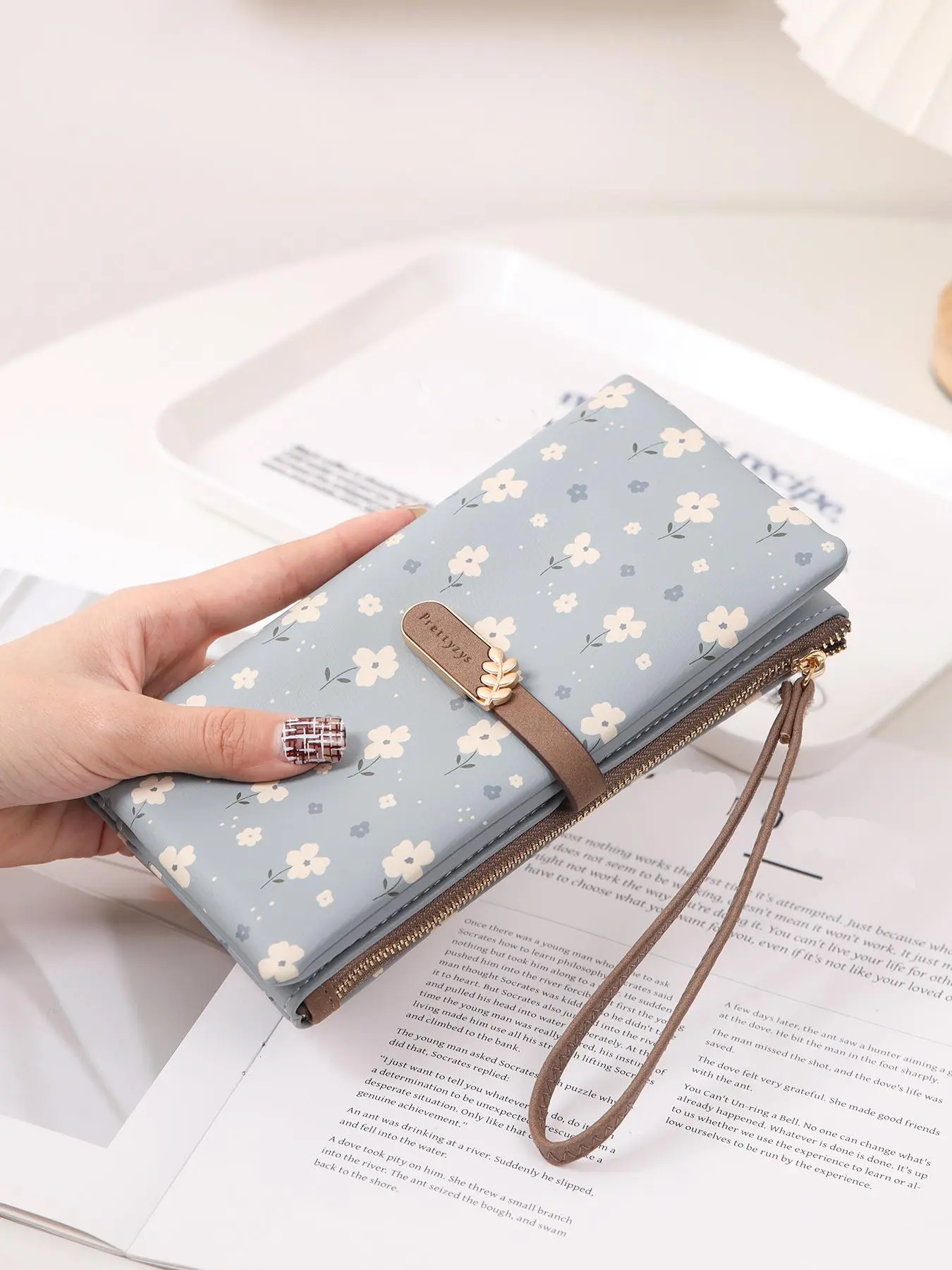 Women's Elegant Flower Print Long Wallet with Zipper, Flower Pattern Wallet, Casual Trendy Zipper Large Capacity Wristlet Wallet, Wallets Women, Versatile Fashionable Card Holder for Women & Girls, Stylish Wallet, Purse