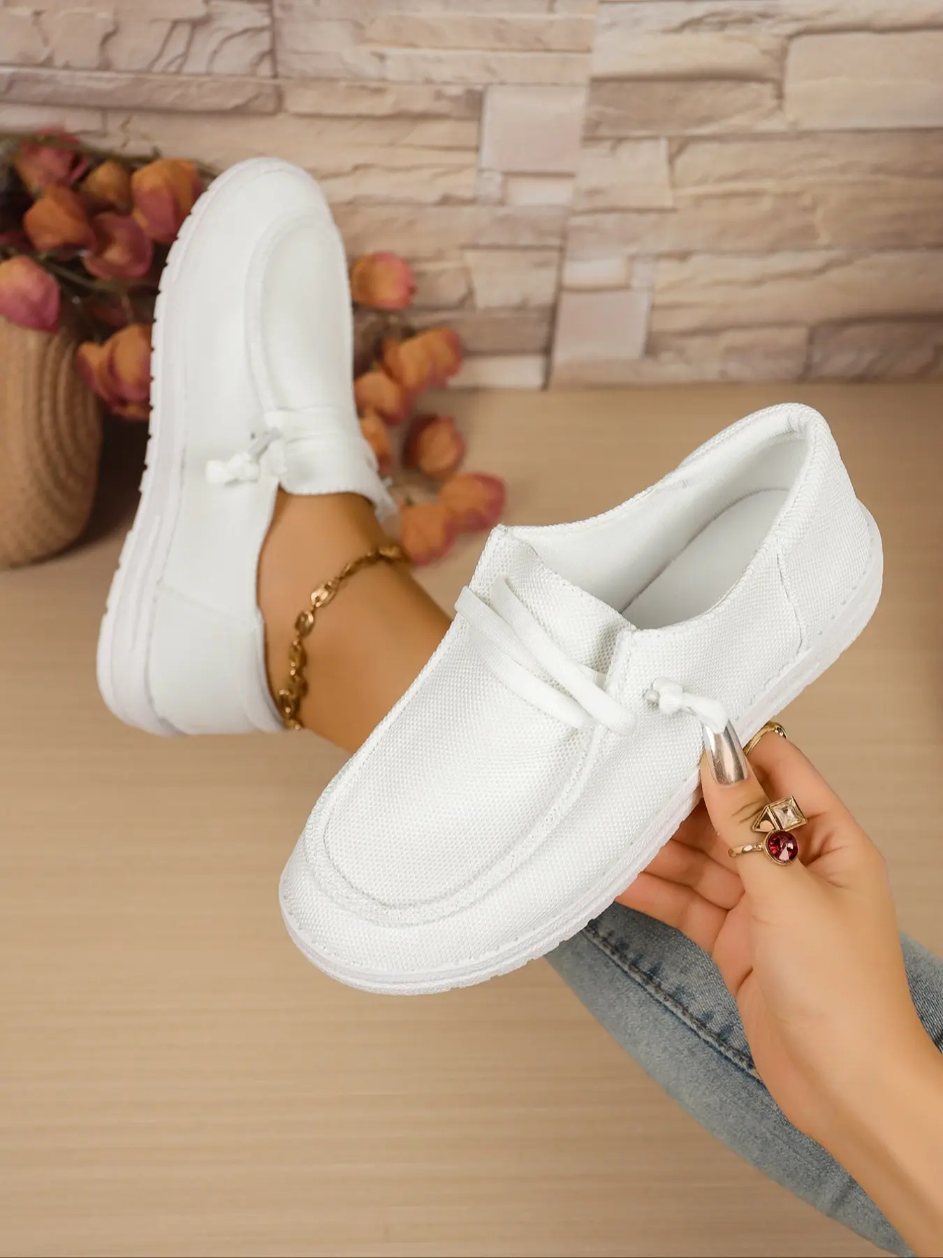 Women's white casual shoes, Casual Breathable Footwear, Everyday Footwear, Summer flat, Low top, lightweight and breathable, The minimalist lace-up design suits daily outings and leisurely strolls
