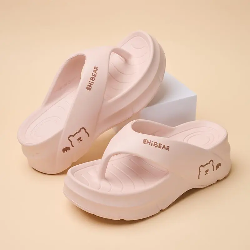 Women's versatile and fashionable flip-flops, soft soles with cute bear patterns - EVA material, casual, comfortable, breathable and non-slip slippers, beach and home sandals, suitable for indoor and outdoor wear, walking shoes